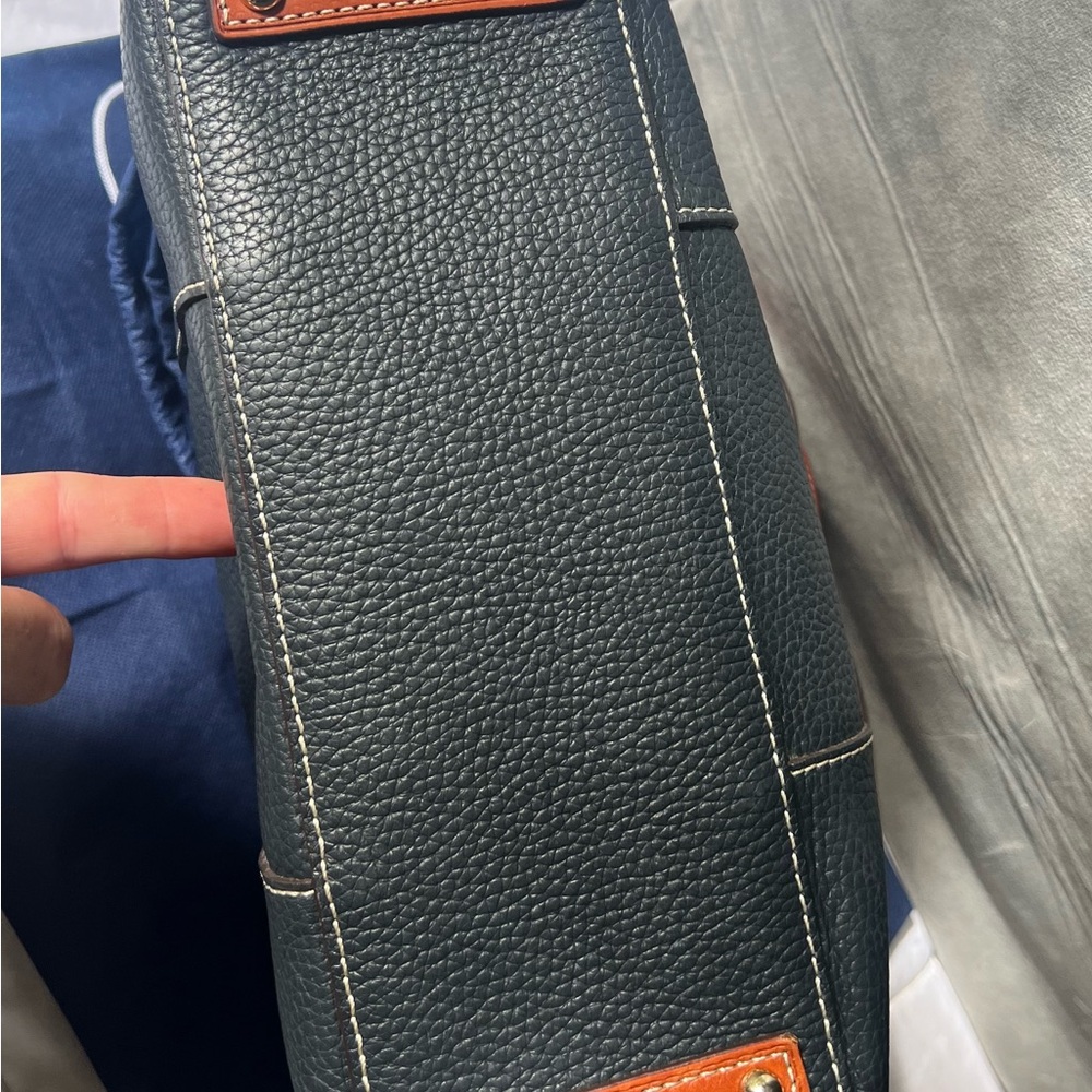 Dooney & Bourke Navy &Tan Pebbled Leather Lexington /Dust Bag /Original Reg.incl - Picture 8 of 16